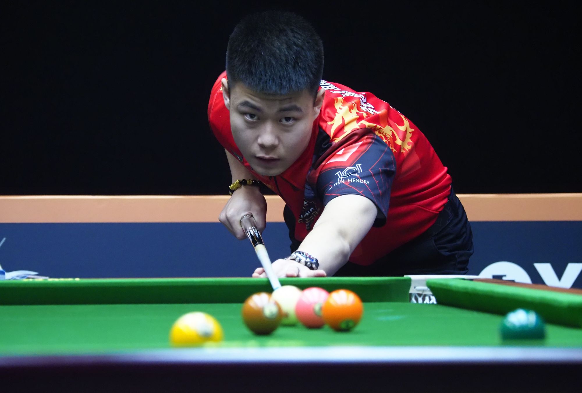 这背后究竟 这背后究竟